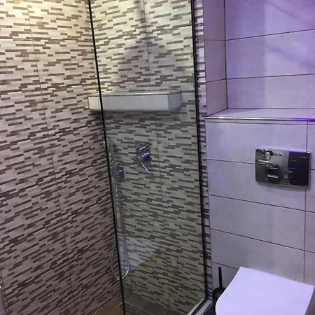 Anna - Tsiara Paradise