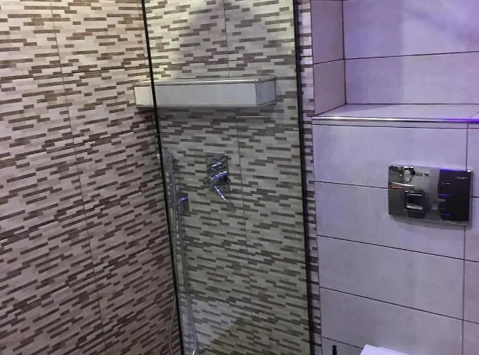 Anna - Tsiara Paradise